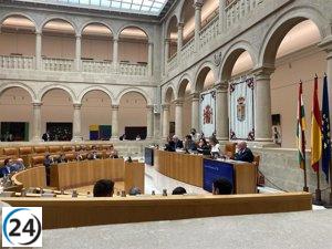 El PP critica el gasto en el 'Valle de la Lengua' mientras el Gobierno defiende su apuesta.