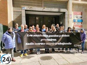 CCOO organiza una concentración para exigir medidas ante la muerte de un trabajador de la construcción en accidente laboral.