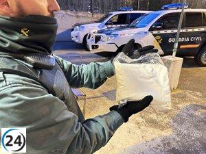 La Guardia Civil detiene a cuatro personas y confisca más de 2 kilos de speed en un control en la A-12 en La Rioja.