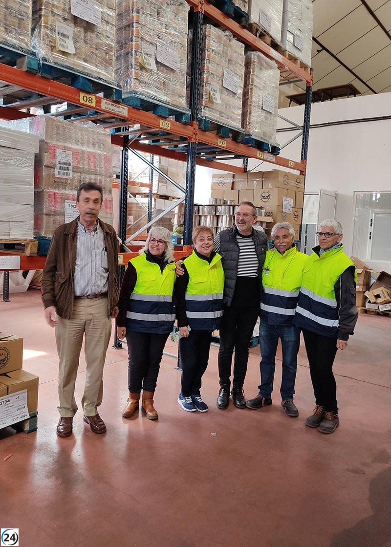 El concejal conservador de Deportes de Logroño visita el Banco de Alimentos de La Rioja.