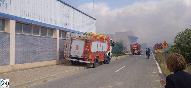 Bomberos del CEIS luchan contra incendio en Tejerías y El Recuenco de Calahorra.