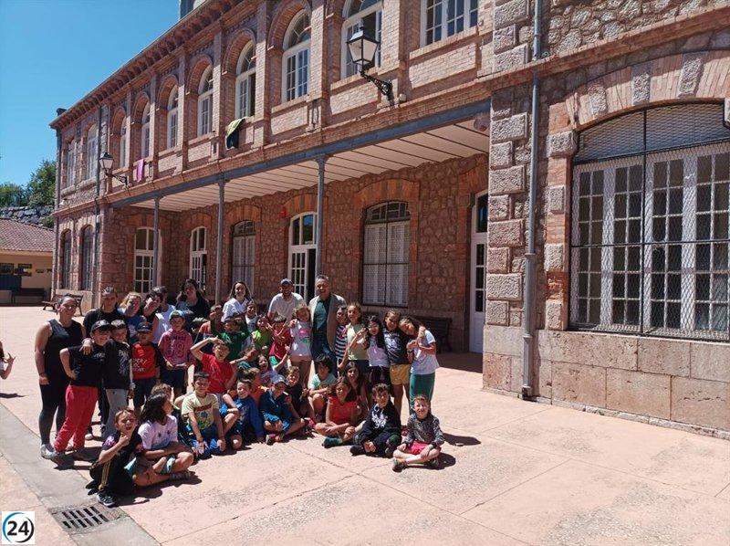 El alcalde de Logroño visita el campamento infantil de Colonia de Nieva de Cameros