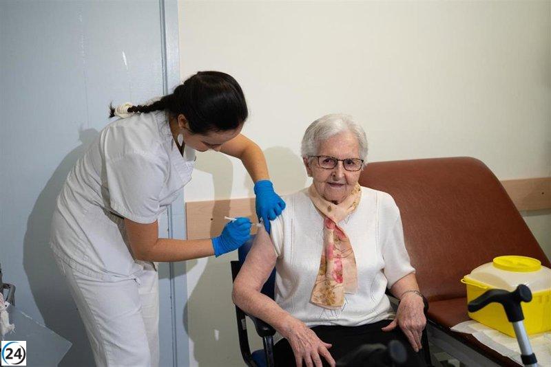 El Gobierno lanza la campaña de vacunación contra la gripe y la COVID-19 2023-2024 bajo el programa de Salud y Políticas Sociales.