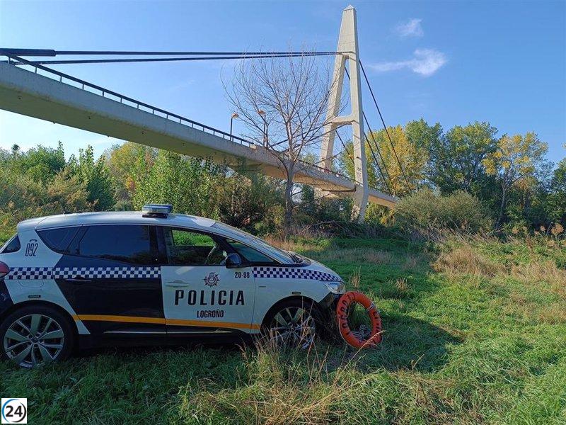 Héroe ciudadano y dos agentes de la Policía Local salvan a un individuo de caer al río Ebro