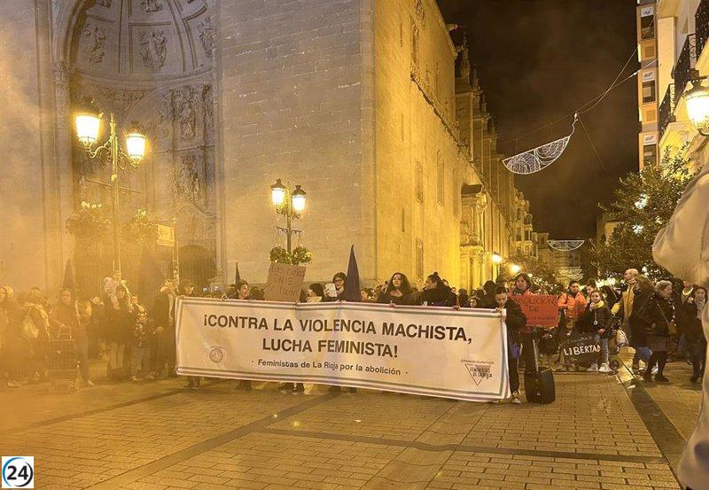 Las feministas marchan en el centro de Logroño en su lucha contra la violencia de género