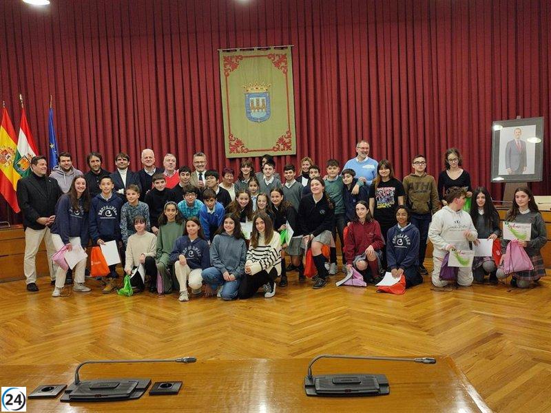 Gran participación de centros educativos de Logroño en certamen sobre la Constitución Española con más de 300 trabajos.