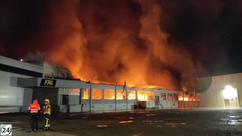 El Gobierno riojano respalda a la empresa Fal de Arnedo tras devastador incendio