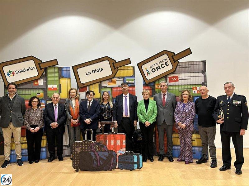Fernández Cornago galardonado con el premio solidario de la Once por su compromiso con el servicio público.