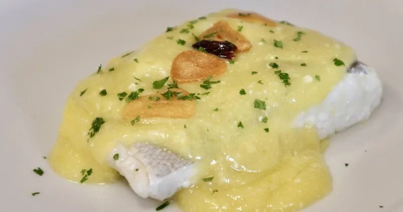El bacalao al pil-pil: un clásico de la gastronomía vasca y riojana